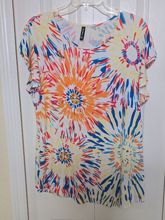 PrinStory Tops - Women’s Short Sleeve Burst Print Tee - Multicolor